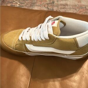 Vans Men's Beige and White Sneakers